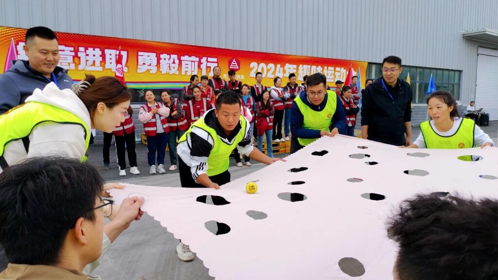 锐意进取 勇毅前行 | 新疆w66国际·利来(中国)最给力的老牌物流趣味运动会